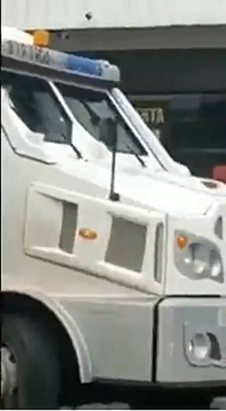 Un guardia de seguridad usó una gomera para custodiar un camión de caudales