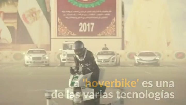 Policía de Dubái patrulla desde nueva 'hoverbike'