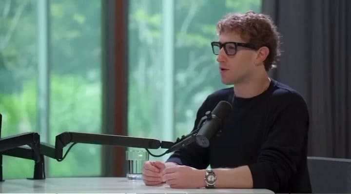 "El estadounidense promedio tiene menos de tres amigos, menos de tres personas a las que consideraría amigos", explicó Mark Zuckerberg