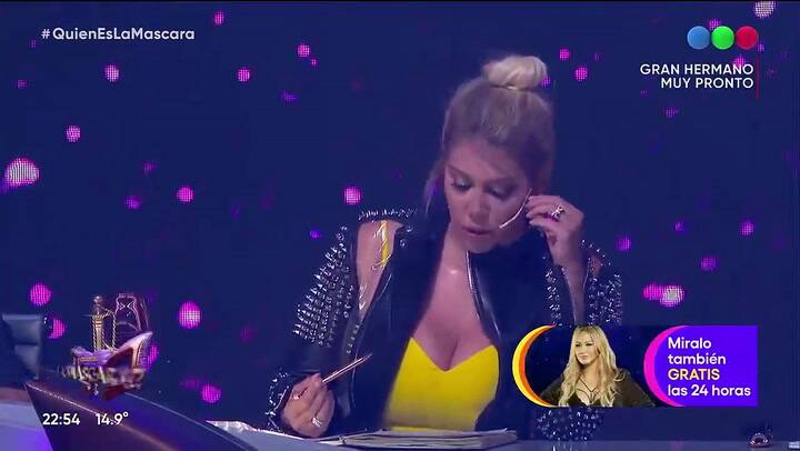 Picante cruce entre Wanda Nara y el tucán Pico en ¿Quién es la máscara (Telefe)