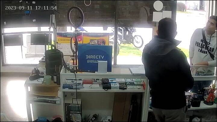 Se resistieron a un robo y le quitaron el arma al ladrón