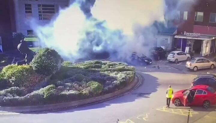 Explotó un taxi en la entrada del Hospital de Mujeres el domingo