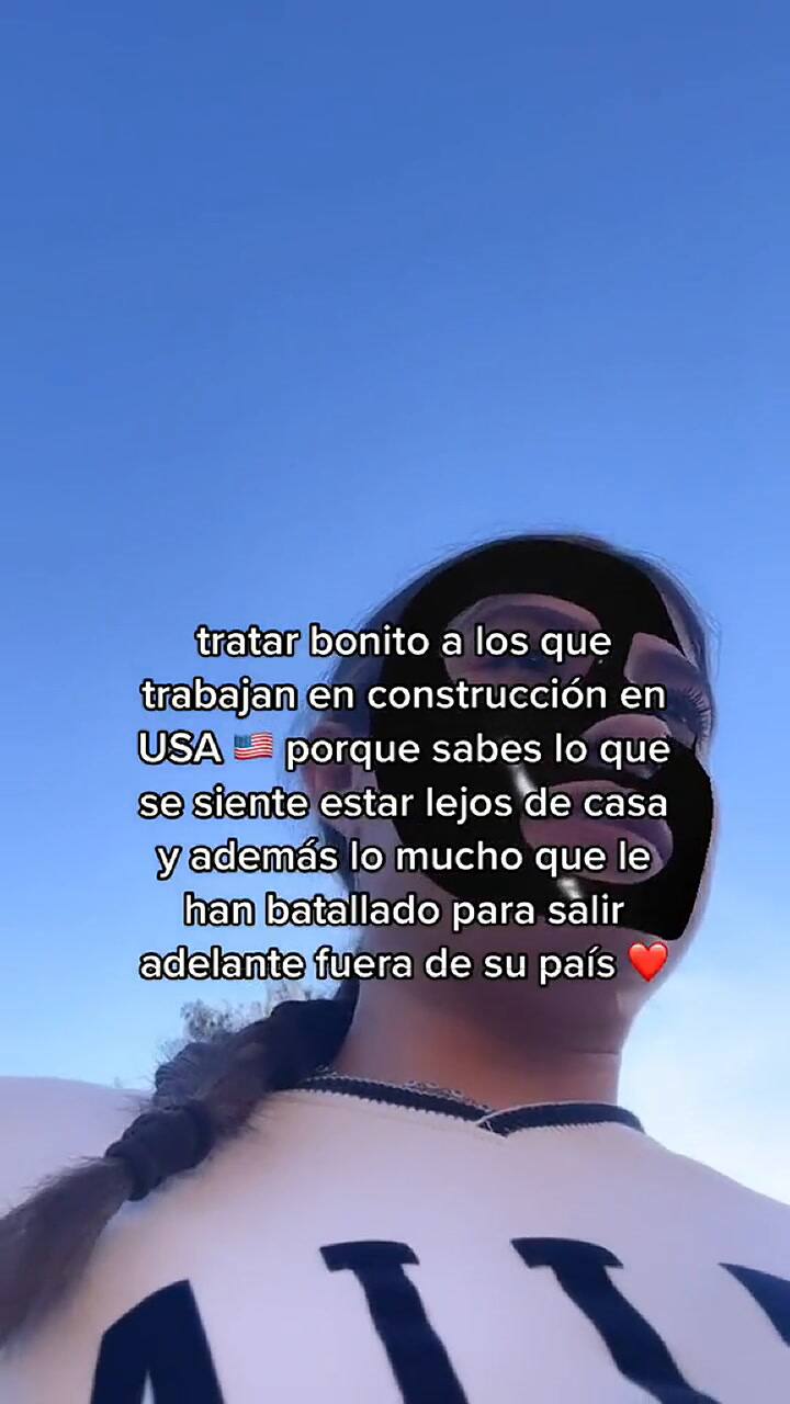 Una chica mexicana compartió rebanadas de pay a trabajadores de la construcción