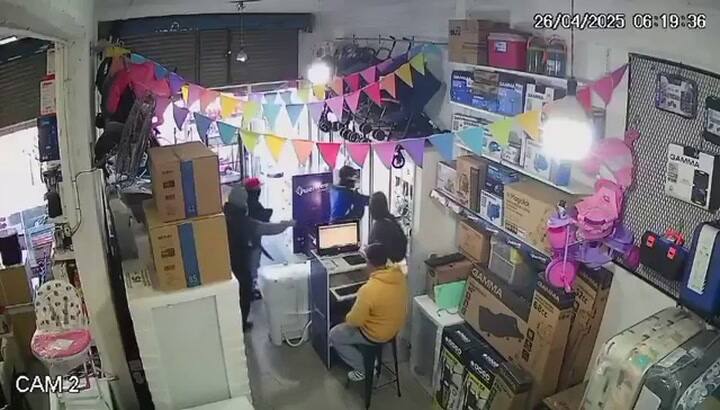 Cuatro adolescentes con una escopeta saquearon un local de celulares y electrónicos en La Matanza