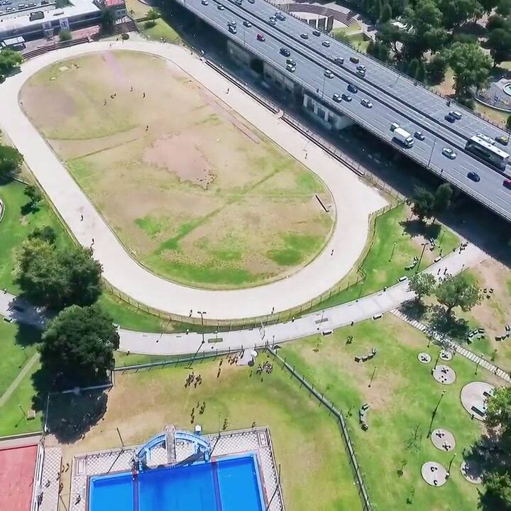 El antes y después de la pista del parque Chacabuco