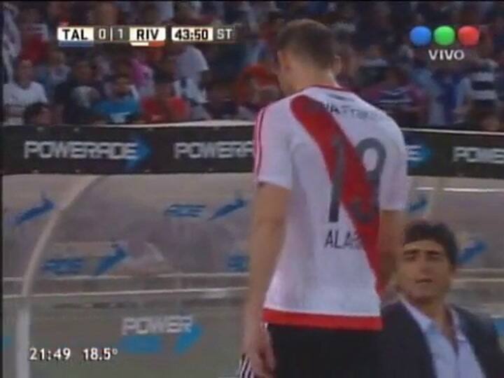 El enojo de Alario ante Talleres