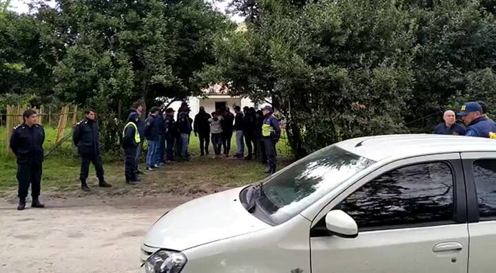 Así se llevaban detenido al novio de la vecina de Abril