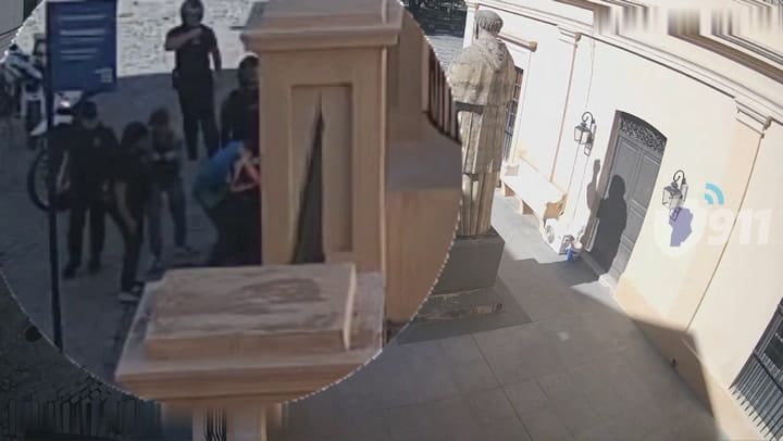 Momentos de desesperación: Una beba se ahogó con una galletita y fue salvada por los un par de policías