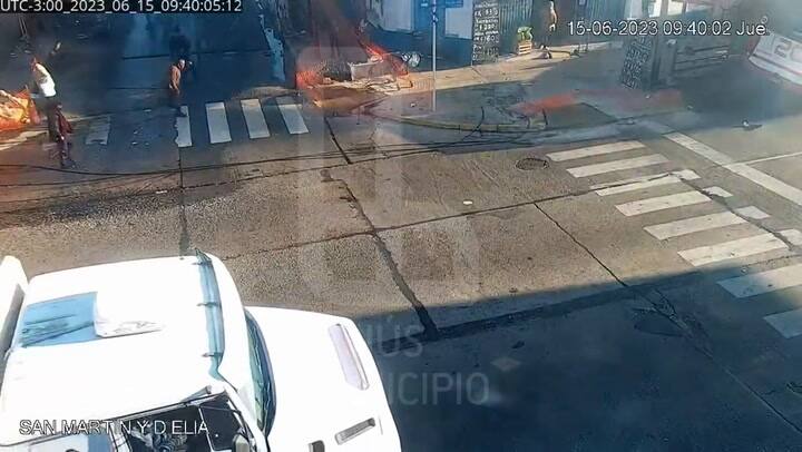 Lanús: el chofer de un colectivo se descompensó y chocó. Hubo 9 heridos