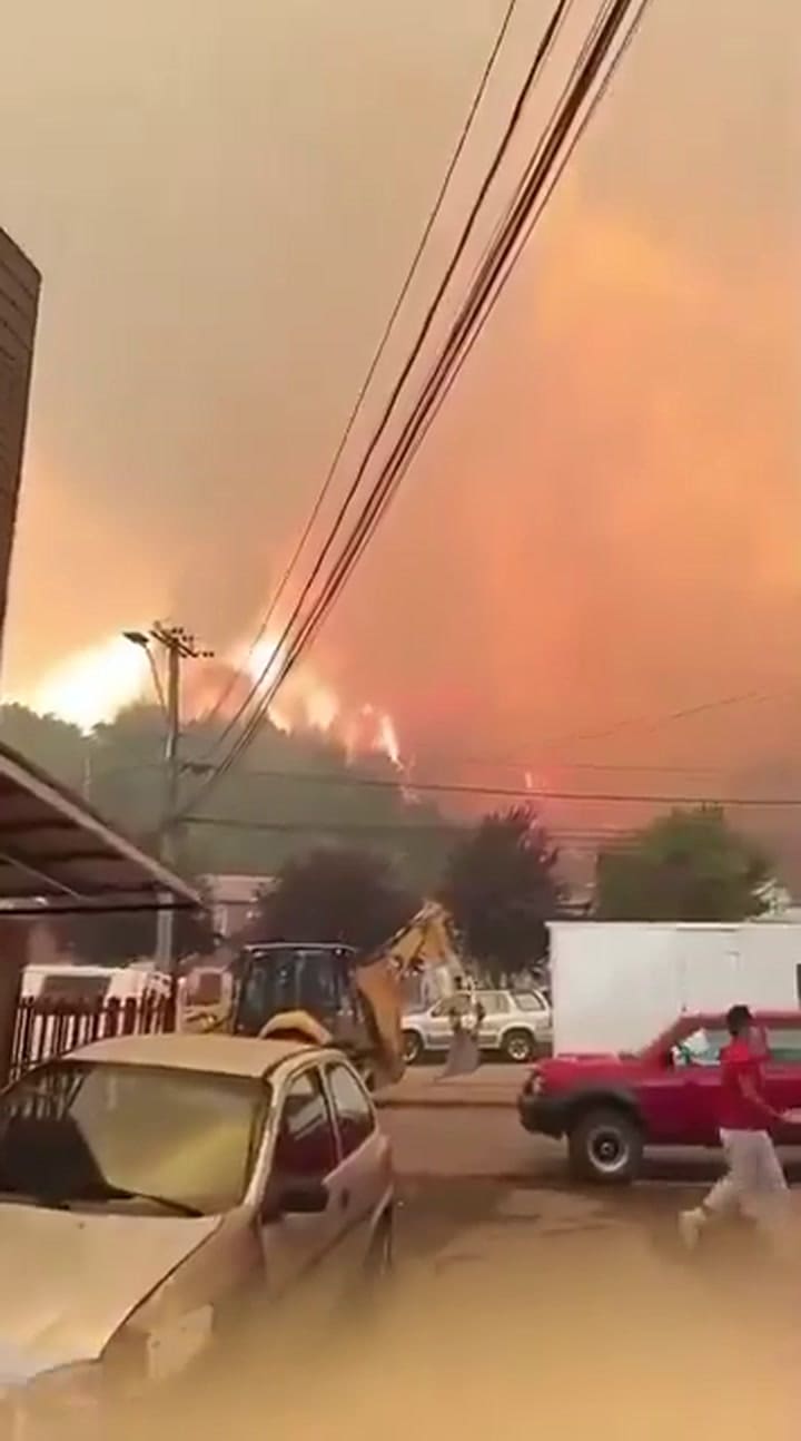 Chile: al menos 16 muertos y más de 50.000 evacuados por incendios fuera de control