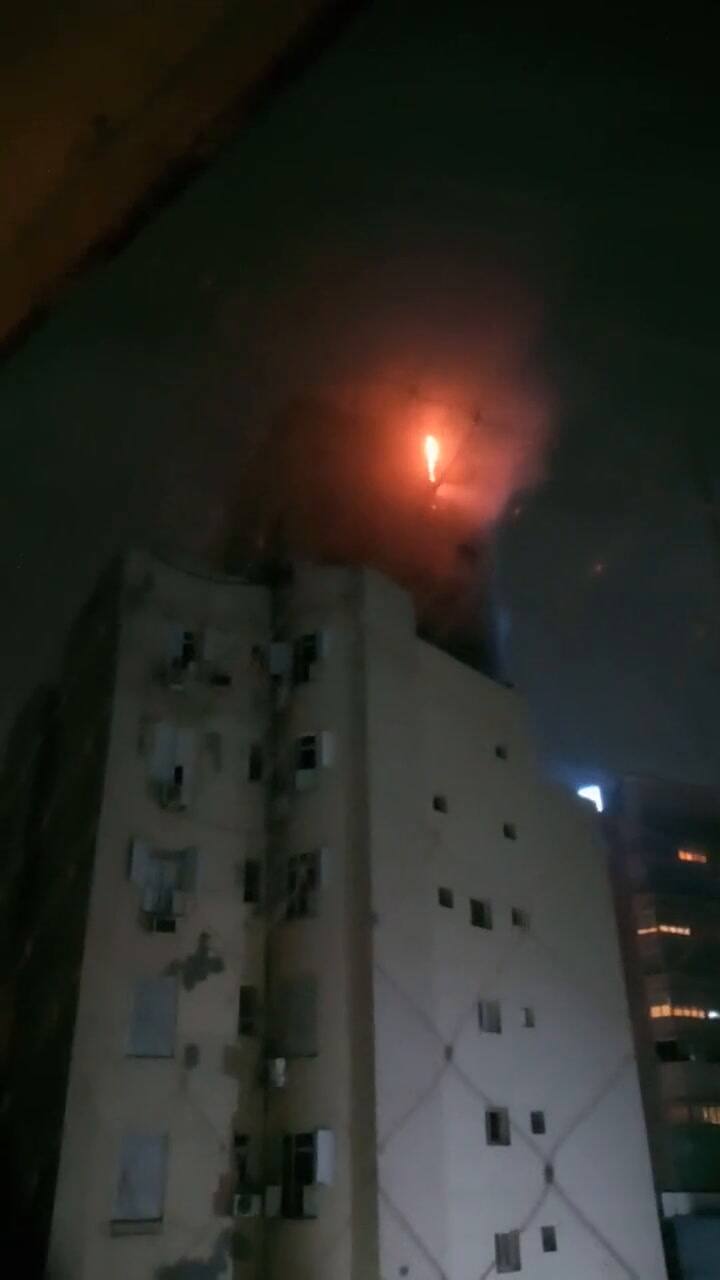 Los videos del incendio que se desató esta madrugada en un edificio de Recoleta