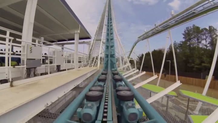 Fury 325 es la montaña rusa de acero más larga de Estados Unidos