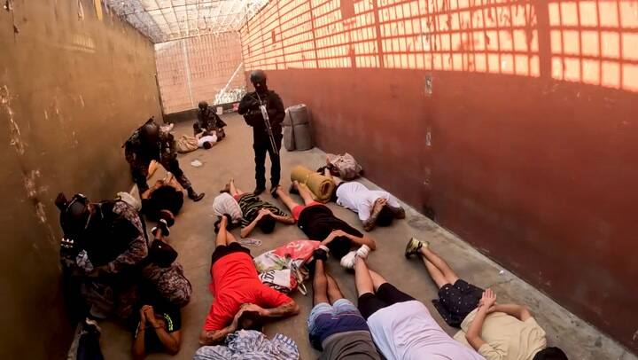 Traslado de presos de comisarías de Rosario a cárceles de máxima seguridad