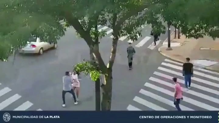 La Plata: una joven quedó inconsciente luego de recibir una brutal golpiza