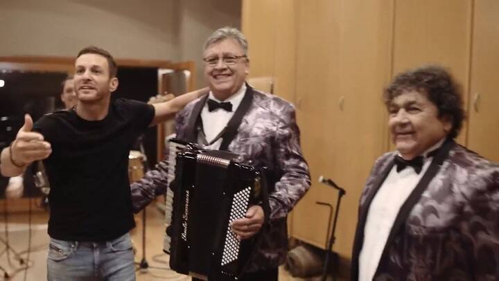 Olvídala', el tema que Los Palmeras y Axel sacaron juntos