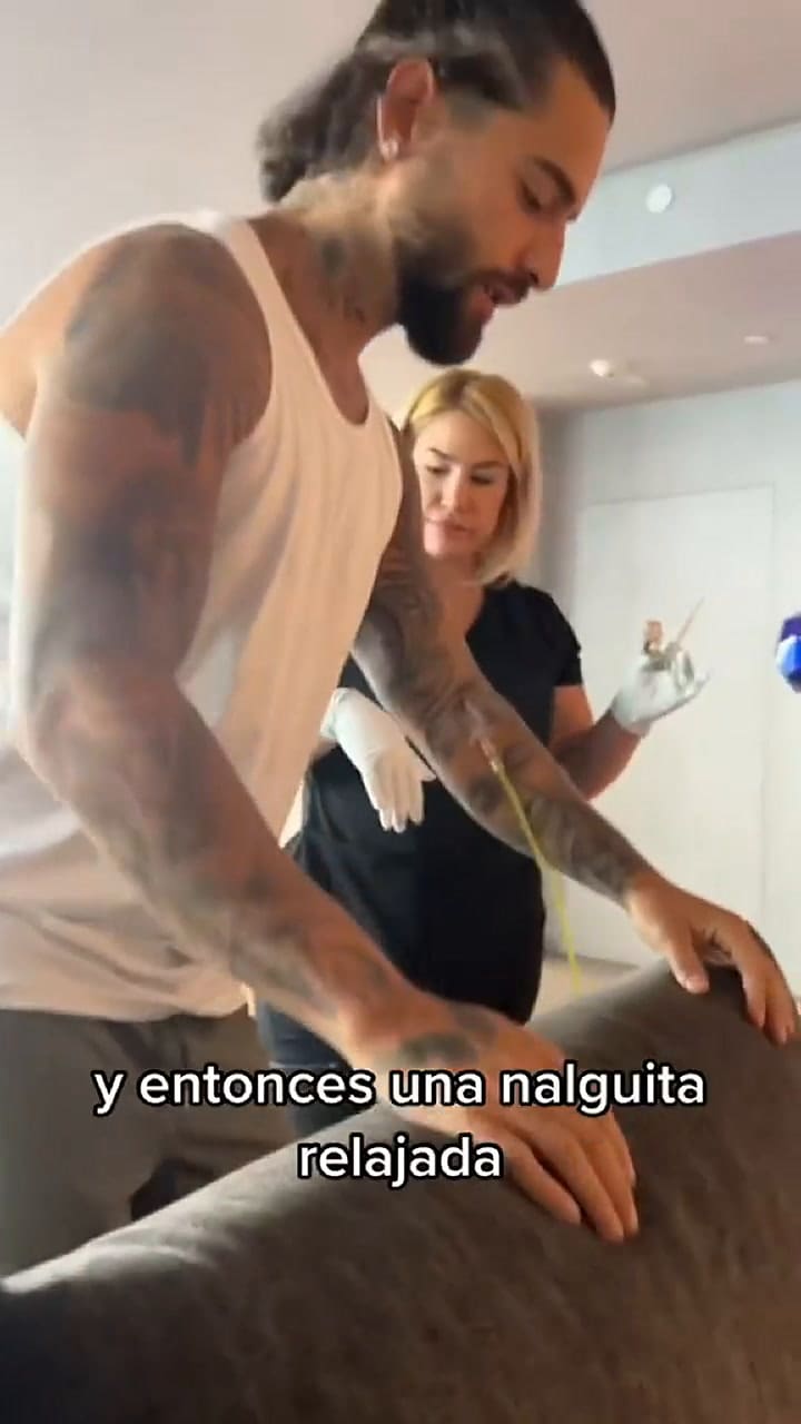 Maluma mostró cómo le aplicaban una inyección