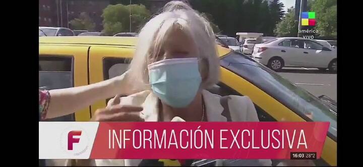 El exabrupto de Beatriz Sarlo antes de entrar a decalrar.- Fuente: América TV