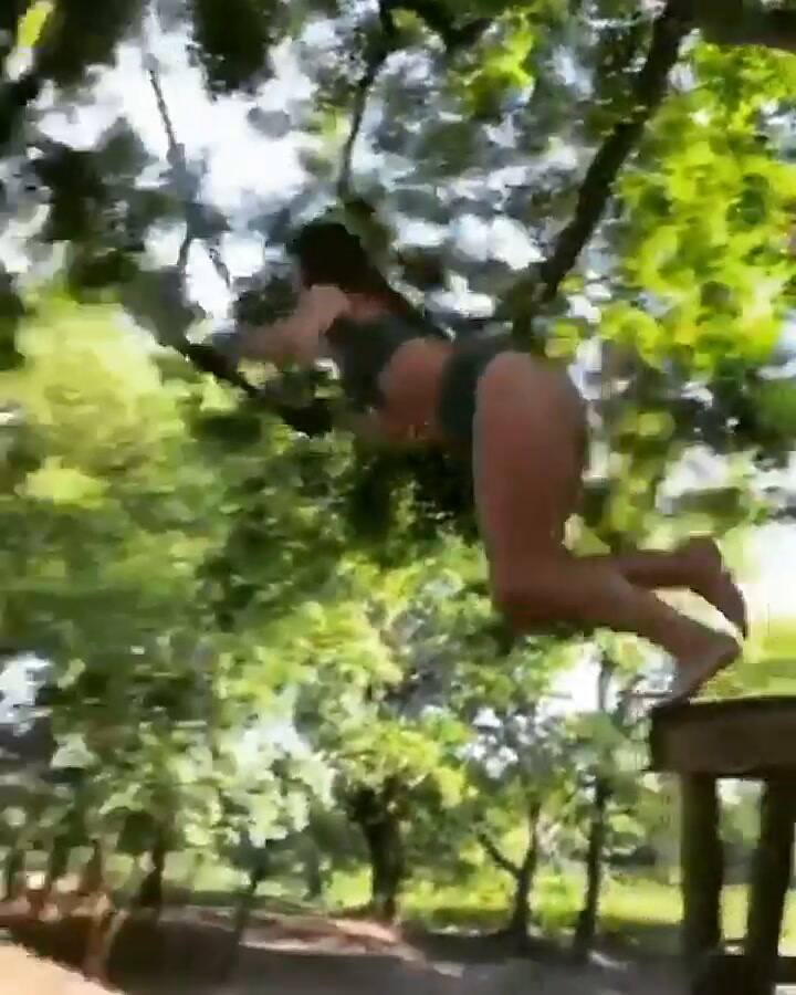 Una joven parece levitar tras una caída y tuvo que explicar qué pasó - Fuente: Instagram