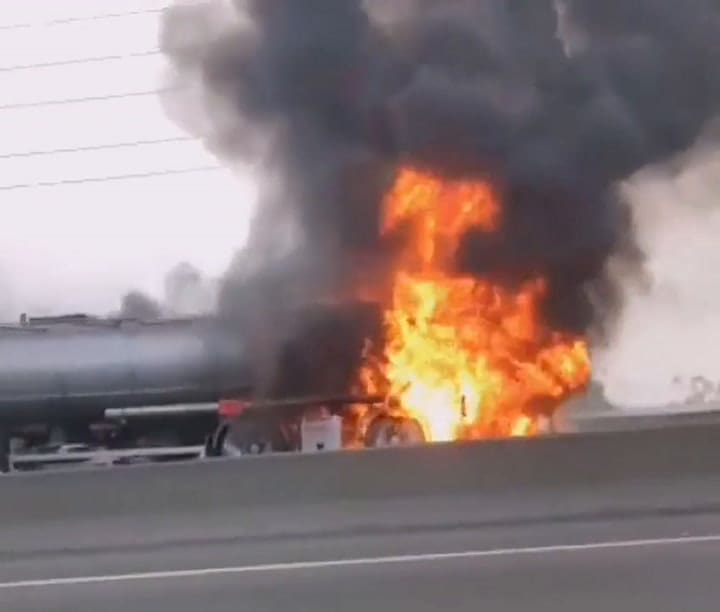 Se incendió un camión cisterna en la autopista La Plata-Buenos Aires