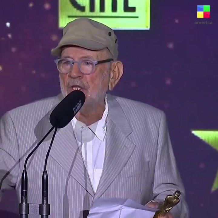 El encendido discurso de Norman Briski en los Martín Fierro al cine y las series: “¡Nos están afanando la ficción!”