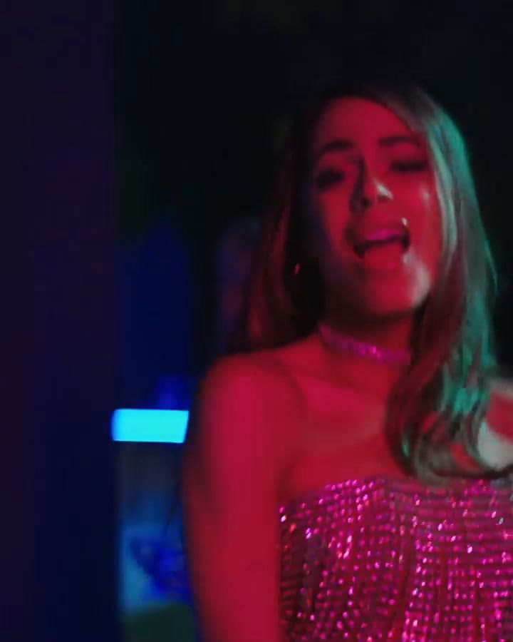 Un adelanto de Bar, el video de Tini y L-Gante