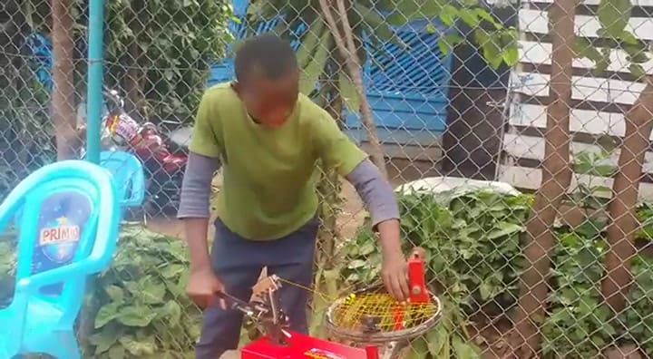 El tenista argentino que viajó a África para enseñar a encordar raquetas