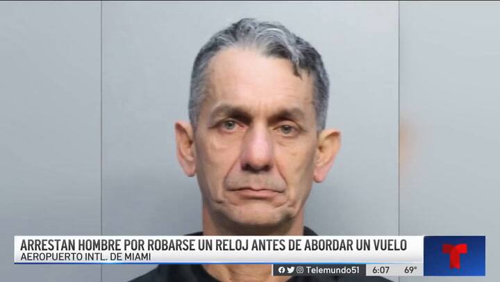 Lo bajan del avión en el Aeropuerto de Miami por presunto robo