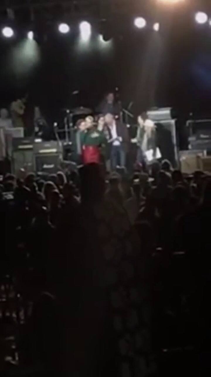 Katy Perry subasta una cena con su novio, Orlando Bloom, pero se arrepiente - Fuente: YouTube