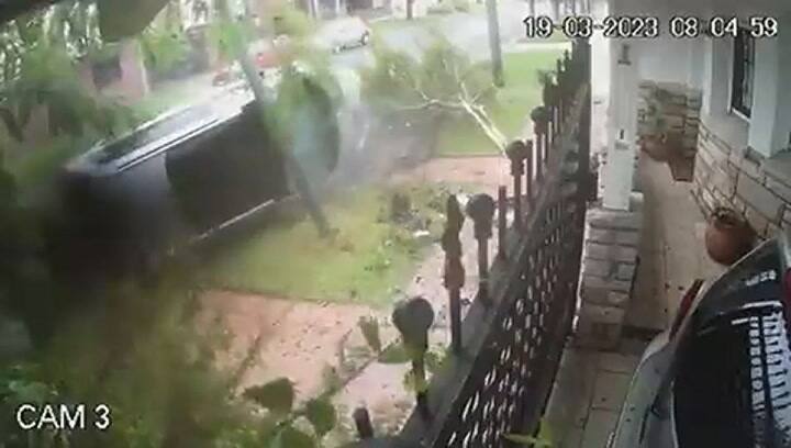 Robó un auto en Mar del Plata, pero terminó su raid con un violento vuelco