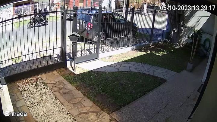 Retiró 15 mil dólares de un banco y lo asaltaron cuando regresaba a su oficina en Ituzaingó