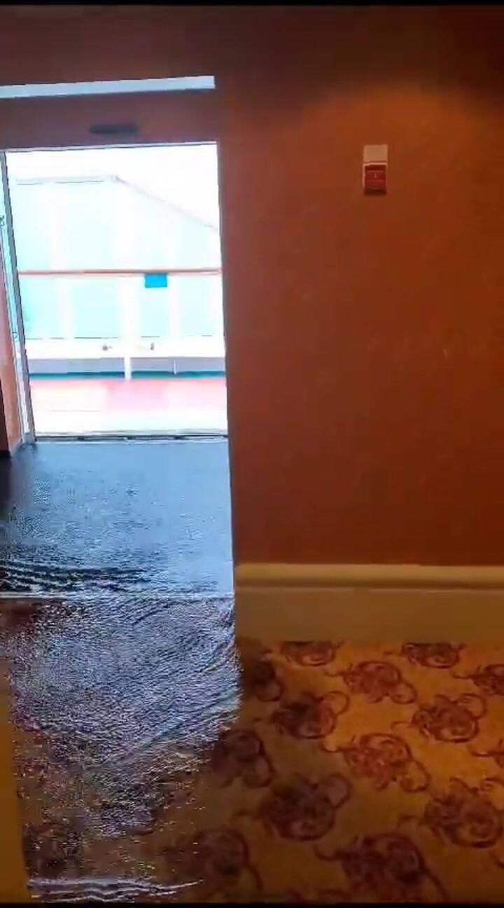 Tras una tormenta, se inundó un sector del crucero