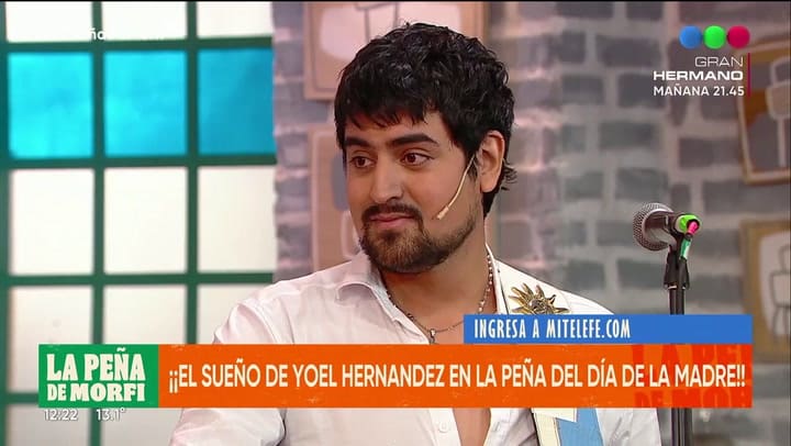 La canción de Yoel Hernández para su madre en La Peña de Morfi