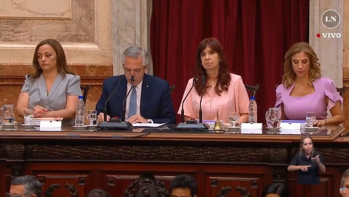 Mención al papa Francisco y planes sociales en el discurso de Alberto Fernández