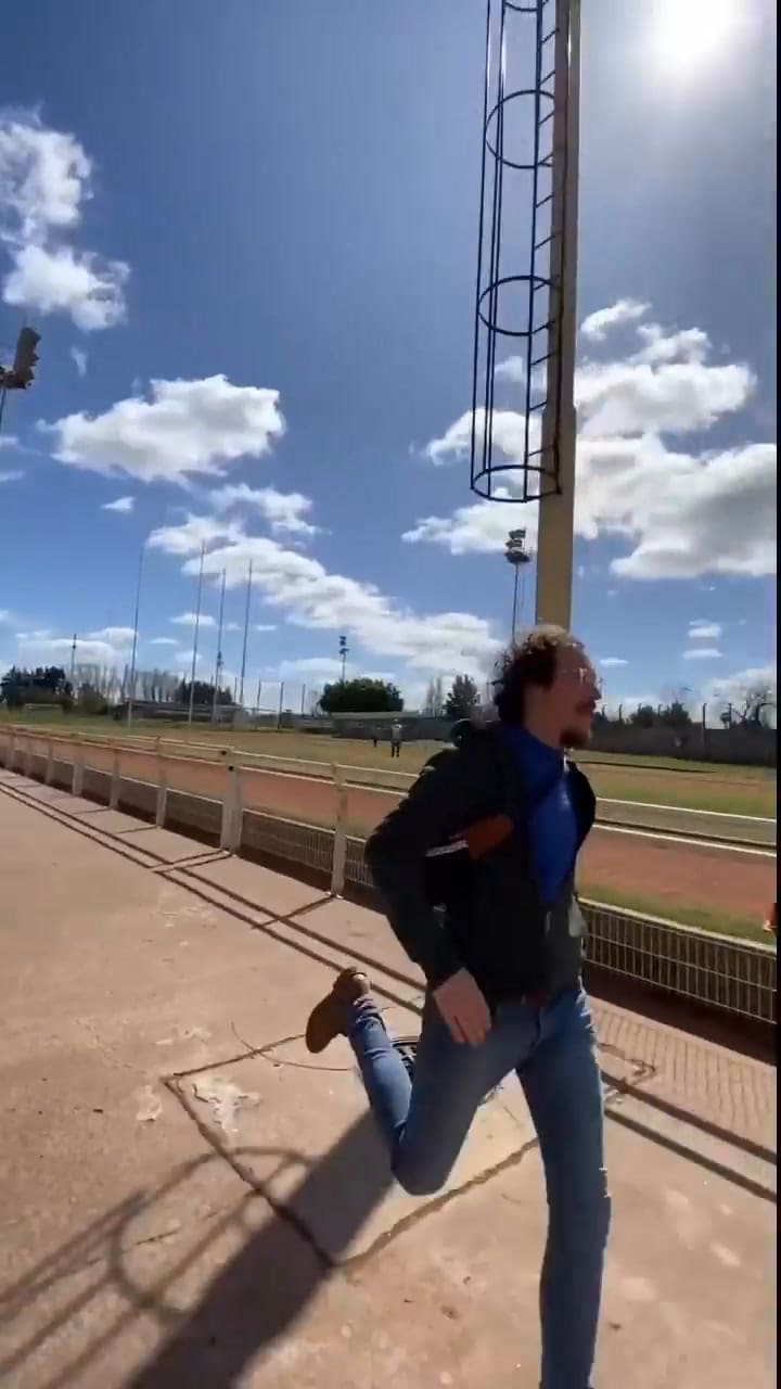 Leandro Igounet en su recorrida por la Universidad de La Matanza (@leaigounet)