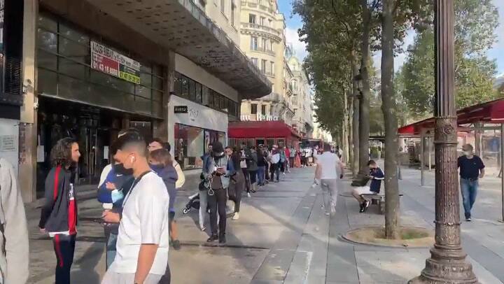 Las filas para comprar las camisetas de Messi en la tienda de PSG