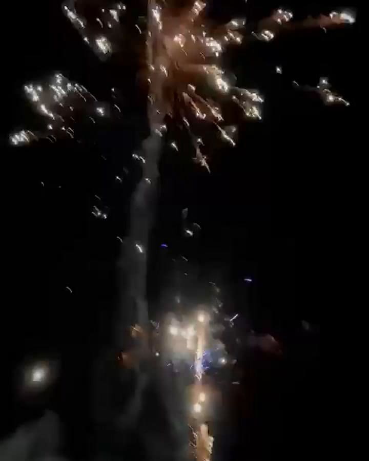 El Kun Agüero recibió el 2023 en Uruguay (Video: Instagram @soficalzetti)