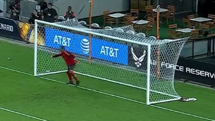 Nahuel Guzmán en los penales contra Canales