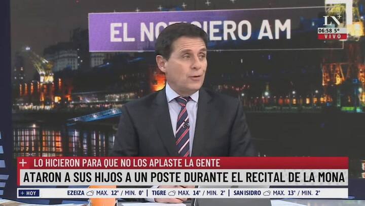 Ataron a sus hijos durante el recital de la Mona Jiménez