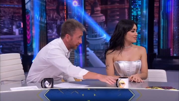 Lali explica en la TV española cómo se prepara un fernet 'viajero'
