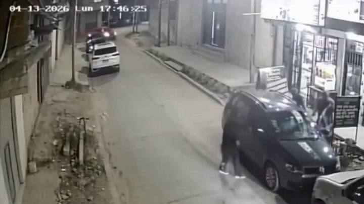 Atropelló a un ladrón y frenó un robo