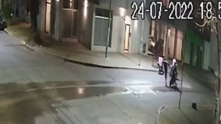 La Plata: una banda ataca y roba a deliverys cuando entregan sus pedidos