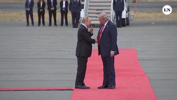 El saludo entre Donald Trump y Vladimir Putin