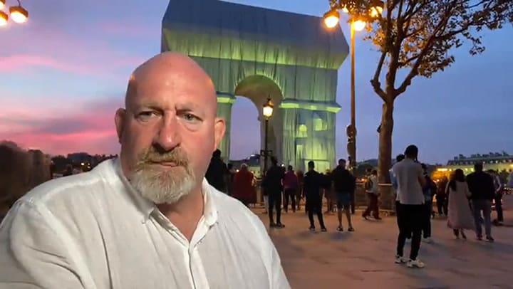 La chicana de Christian Martin a un seguidor que le preguntó si estaba en el Arco del Triunfo