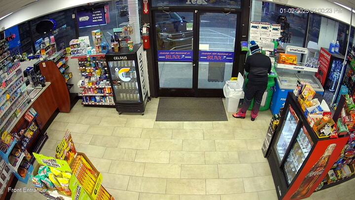 La alegría de la ganadora de la lotería quedó registrada por las cámaras de seguridad