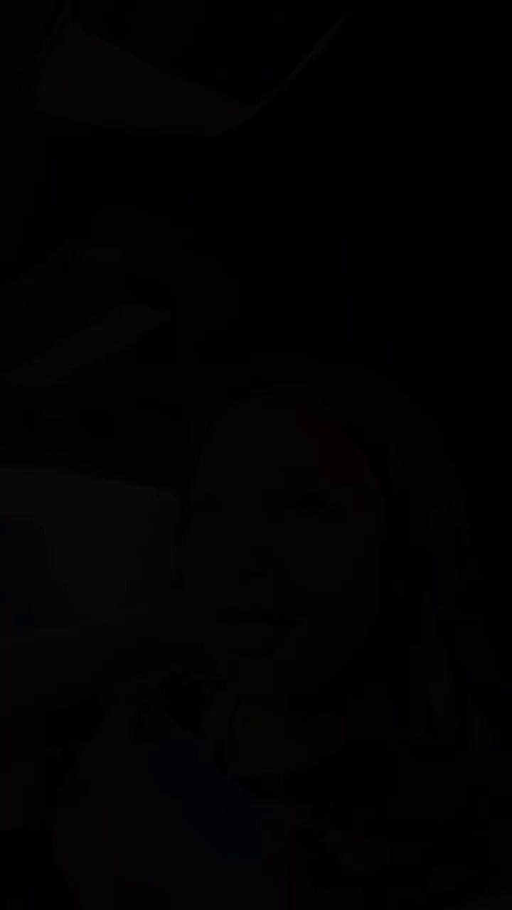 Es ciudadana y transmitió en vivo su detención mientras agentes federales rompian su ventana