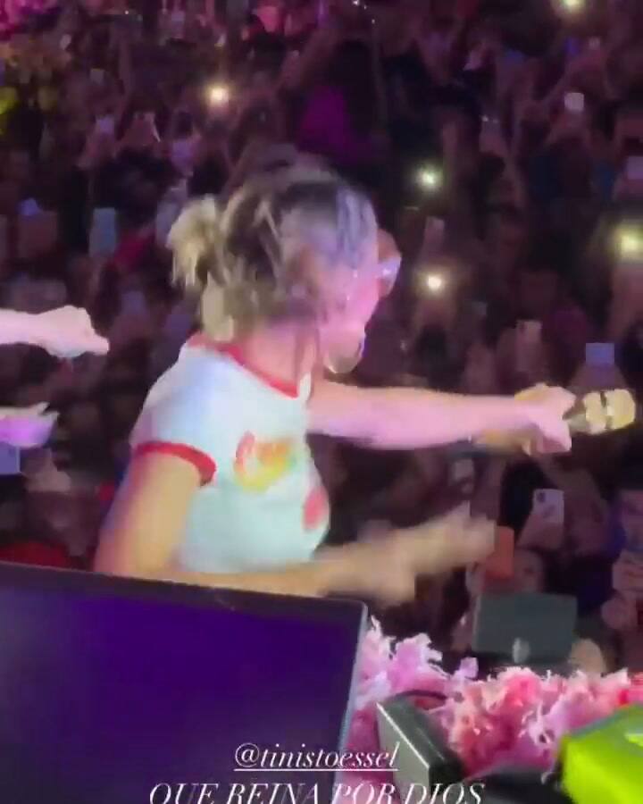 Tini apareció de sorpresa en la fiesta Bresh