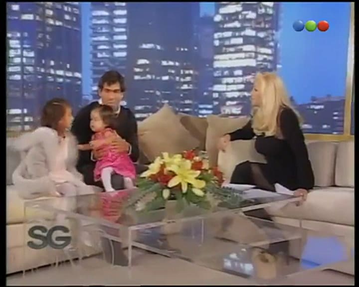 Susana Giménez intenta reconciliar a Carlos Tevez con Vanesa Mansilla en su living - Fuente: telefe