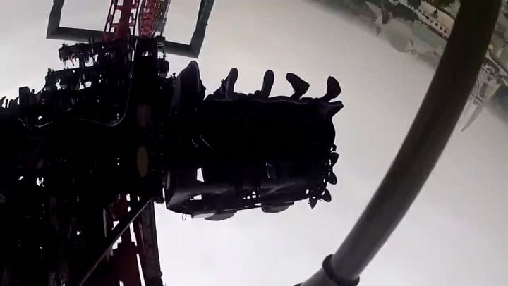 La montaña rusa Dinoconda del parque Dino Watertown en Jiangsu, China