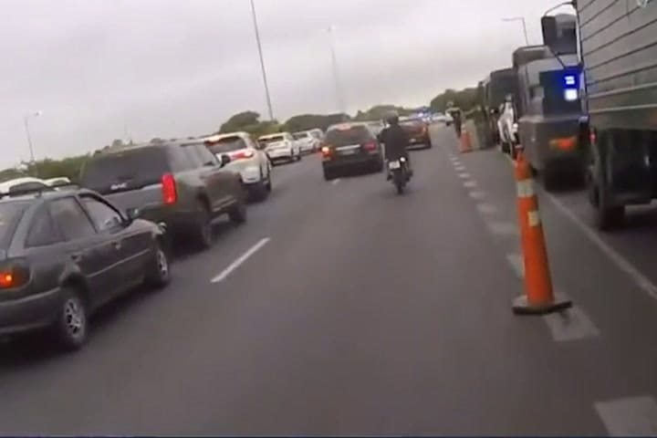 Cortes en la Ciudad por el paro de la CGT - GIF