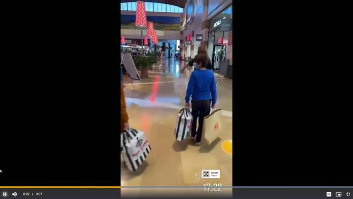 El cómplice gesto de Maxi López a Mauro Icardi en un shopping de Italia: “H&M”